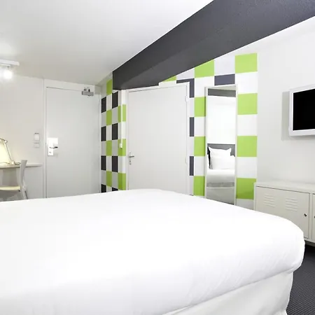 Sure By Western Aeroport Szálloda 3*