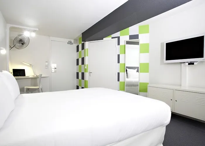 Sure By Western Aeroport Szálloda 3*