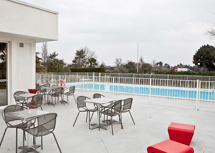 Sure By Western Aeroport Hotel Bordeaux